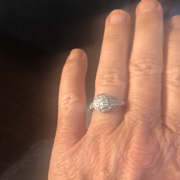 1/10 ct sterling silver Diamond ring new in box with bow Sz 7 - Picture 5 of 15